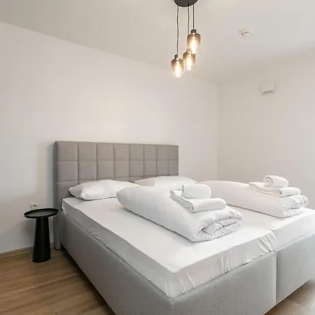 דירה 4 *